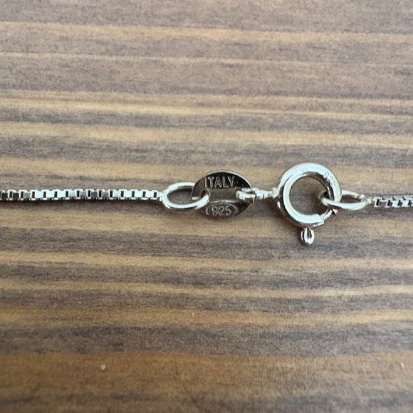 Artisan seaglass necklace on silver chain - Picture 4 of 4